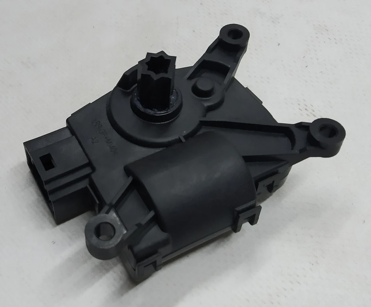 Actuator (mark A2) of the air conditioner (stove) of the Tesla model 3 1099999-00-H