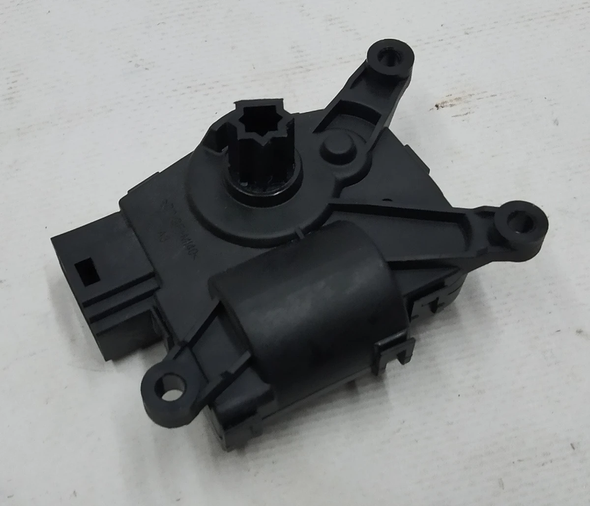6 Actuator (mark "A3") of the air conditioner (stove) of the Tesla model 3 1099999-00-H
