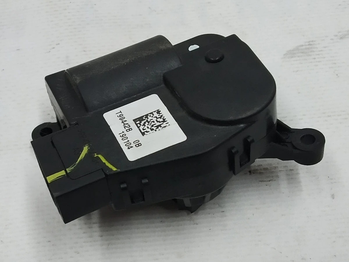 6 Actuator (mark "A3") of the air conditioner (stove) of the Tesla model 3 1099999-00-H