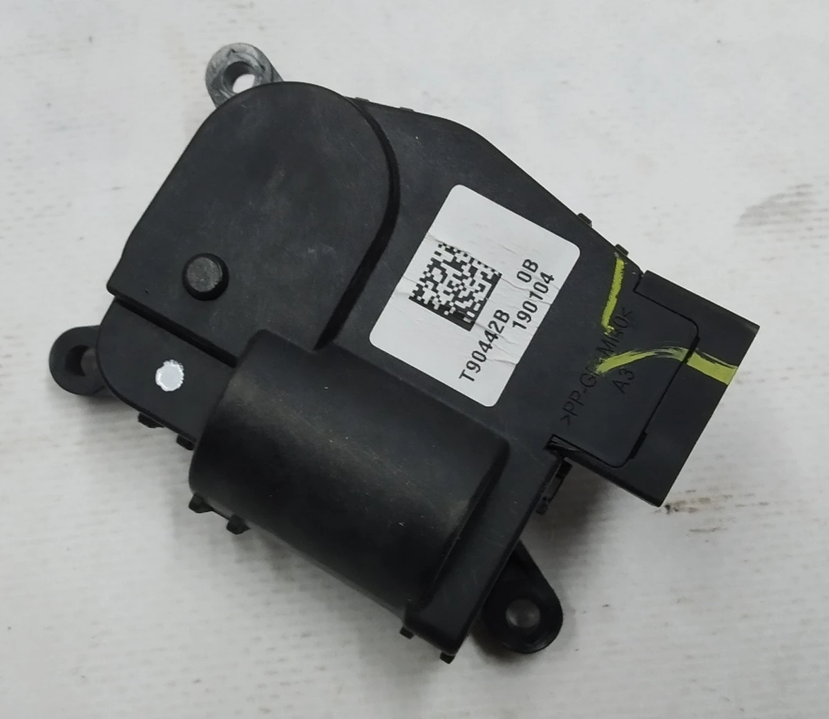6 Actuator (mark "A3") of the air conditioner (stove) of the Tesla model 3 1099999-00-H