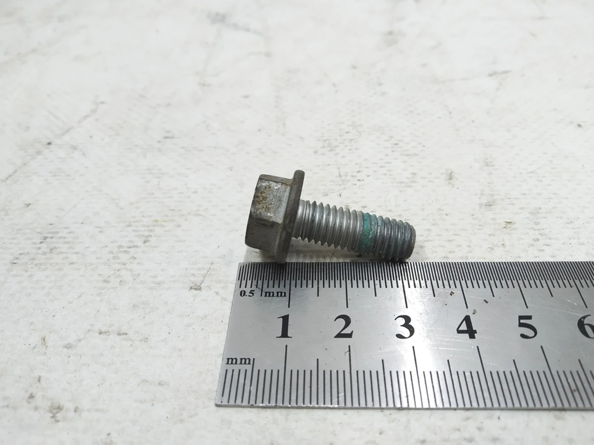 Ботл з шестигранною головкою і буртиком, що самостопориться з внутрішнім TORX М8Х22-МК Audi E-tron WHT003252