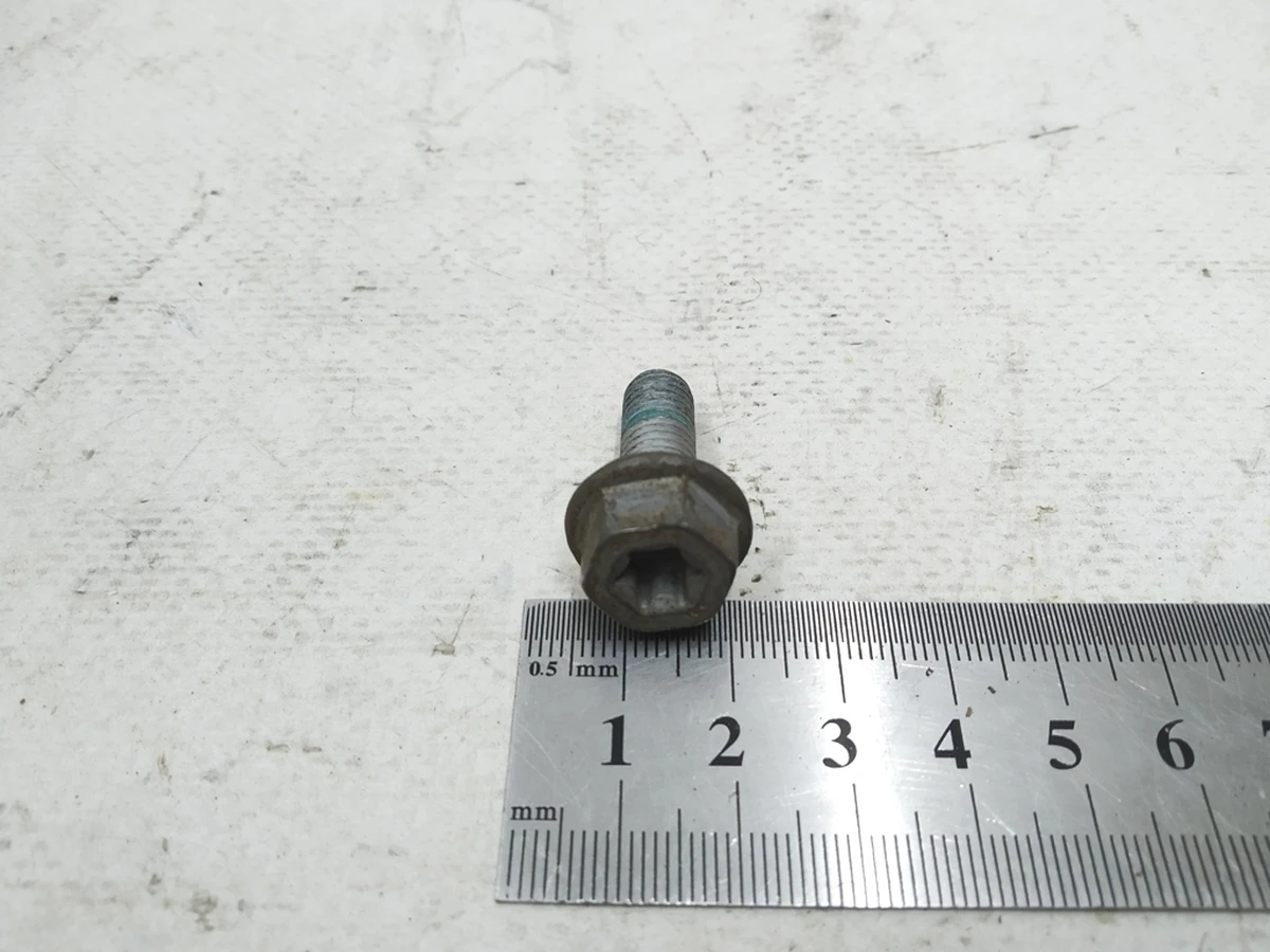 Ботл з шестигранною головкою і буртиком, що самостопориться з внутрішнім TORX М8Х22-МК Audi E-tron WHT003252